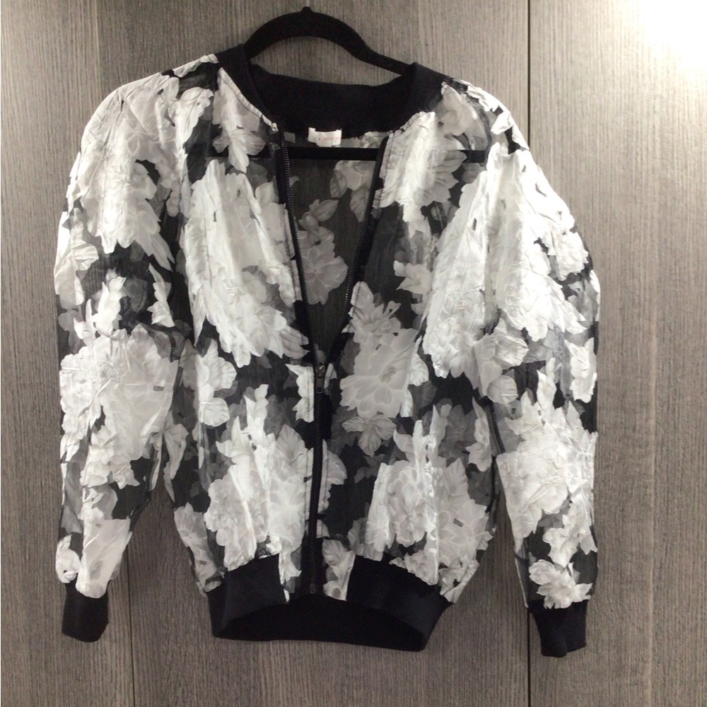 Fancy throw on sweater for woman